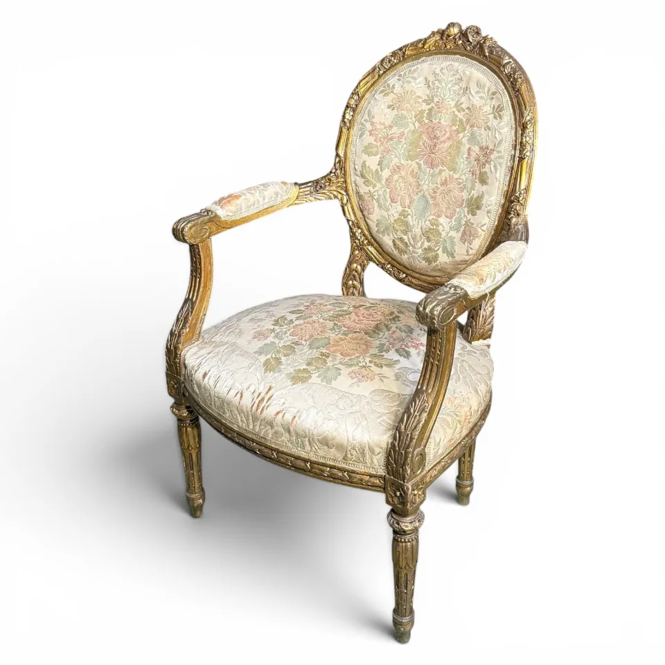 Fotel typu fauteuil złocony