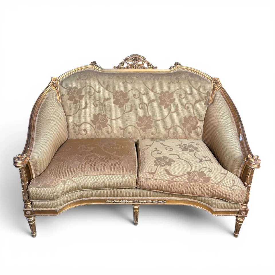Sofa dwuosobowa na nogach kanelowanych zwężanych