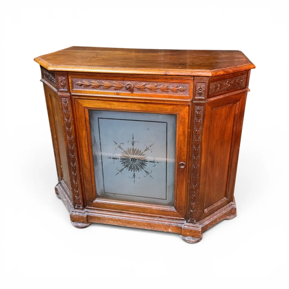 Kredensik jednodrzwiowy (side cabinet) narożnie ścięty