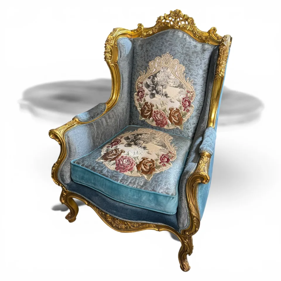 Fotel uszak (wing chair), drewno złocone rzeźbione w ornament rocaille