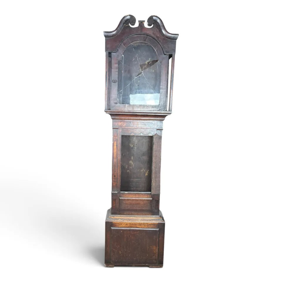 Wysoka, stojąca skrzynia zegara podłogowego (typu grandfather clock) z litego drewna (dąb / sosna bejcowana)