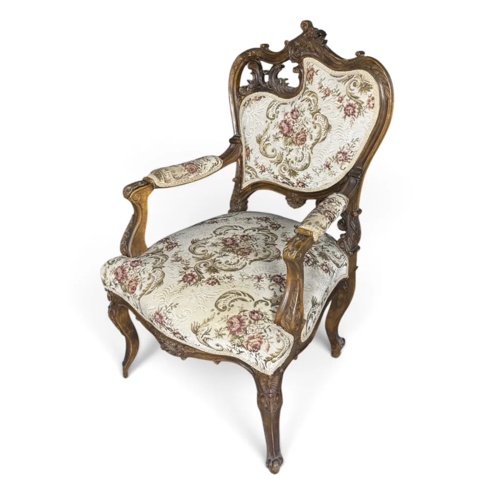 Fotel salonowy (fauteuil) w stylu neorokoko (Ludwik XV) z drewna orzechowego/bukowego