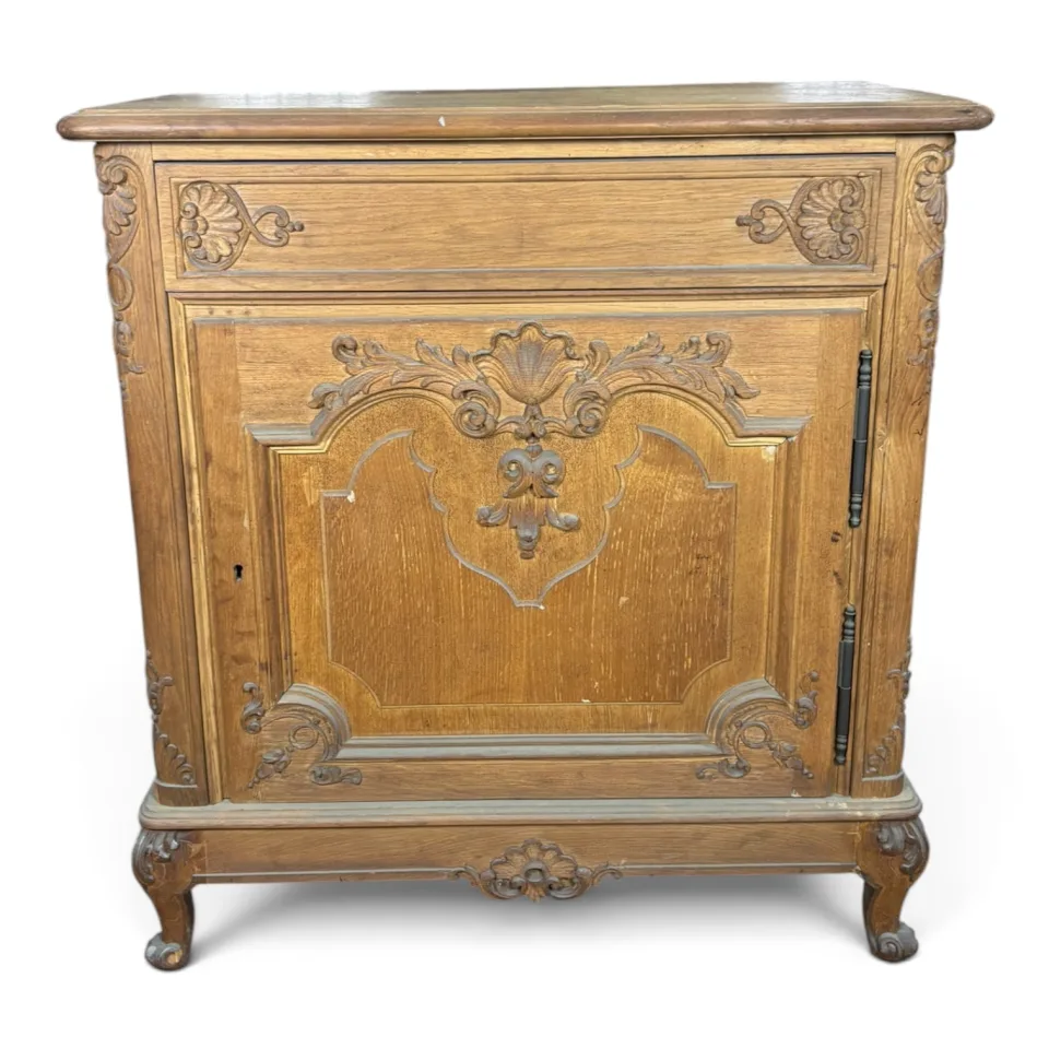 Niska szafka przyścienna / dressoir dębowy w stylu francuskim prowincjonalnym (neorokoko / Ludwik XV)