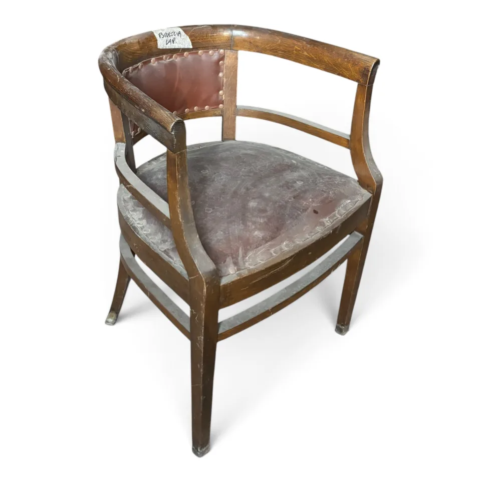 Fotel gabinetowy / biurkowy typu tub chair (beczułkowaty)