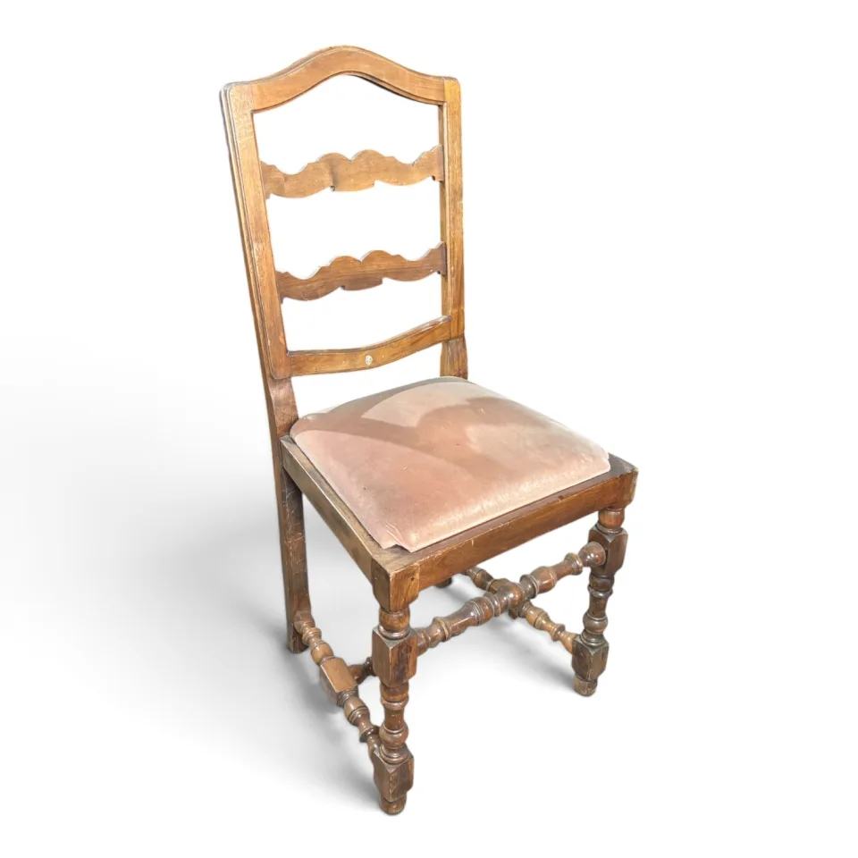 Krzesło rustykalne / prowincjonalne w typie ladder-back
